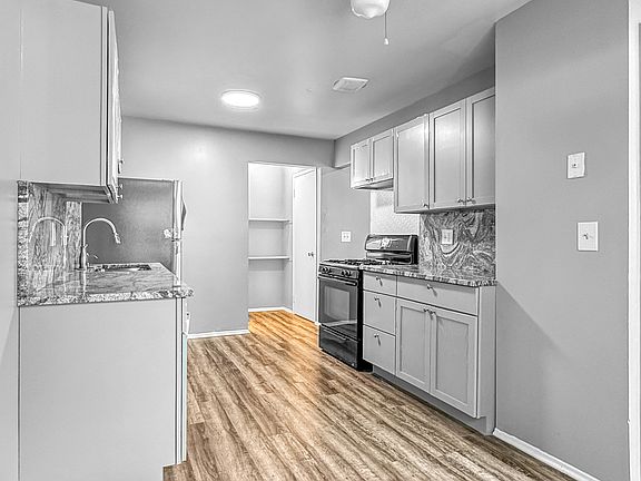 5th image of 24921 Mayfair St