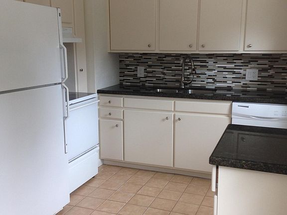 4th image of 416 NE 26th Dr