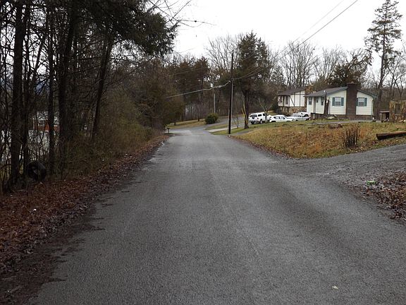 4th image of Cumberland Dr