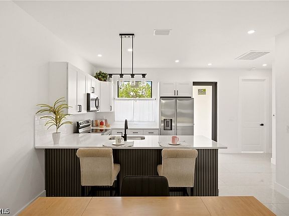 5th image of 4820 Golfview Blvd