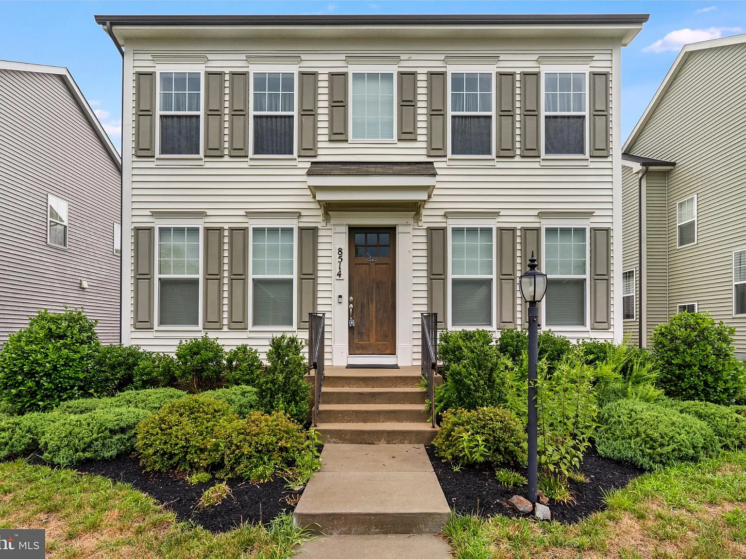 4 bed, 3.5 bath, 3548 sqft, $4,400 — Photo 1