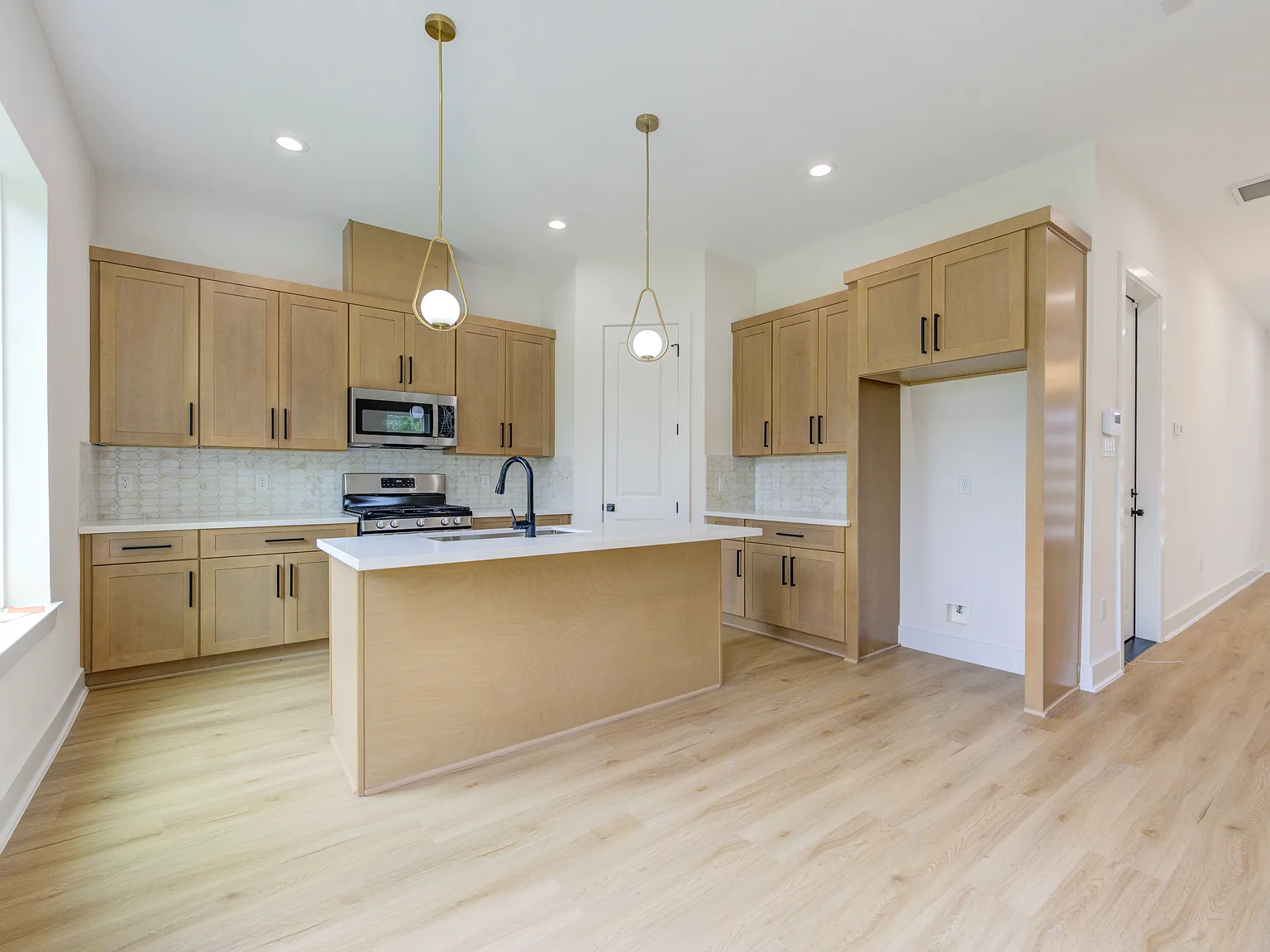 3 bed, 2220 sqft, $2,550 — Photo 1