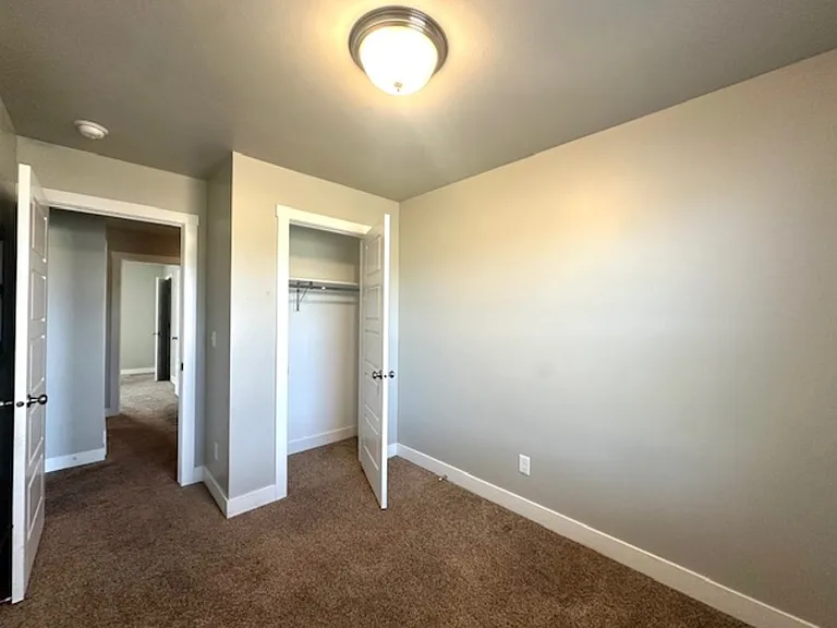 385 S 480 W — Photo 12