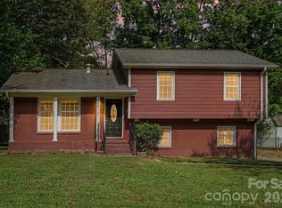 6910 Wrentree Dr, Charlotte, NC 28210