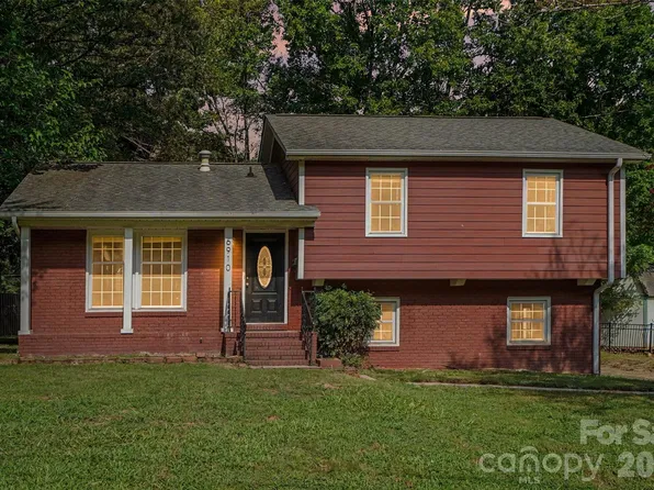6910 Wrentree Dr, Charlotte, NC 28210