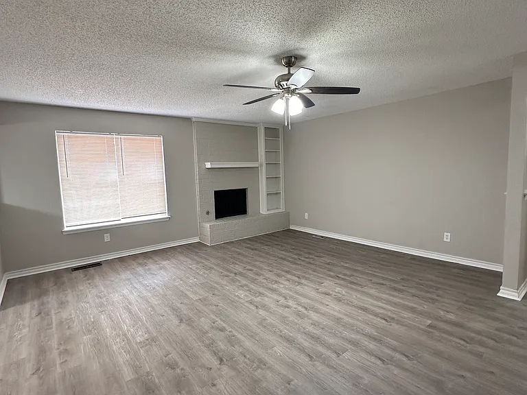 4700 Clendon Way — Photo 2