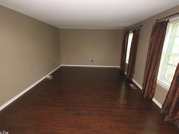 3rd image of 2118 Pine Hill Cir