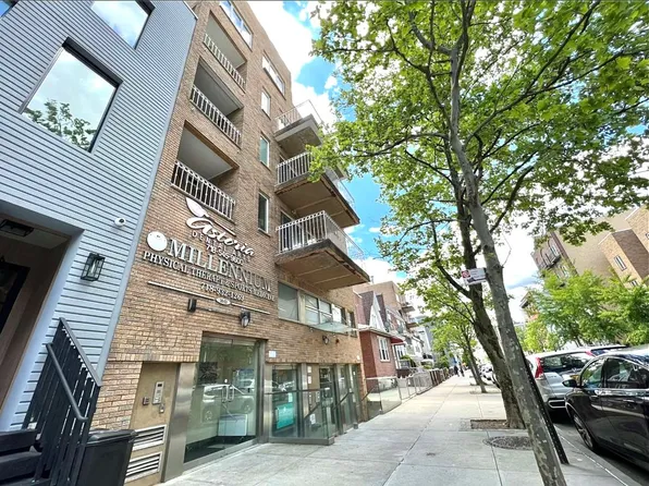 30-63 38th St #4A, Astoria, NY 11103