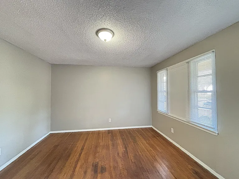 4694 McCrory Ave — Photo 2