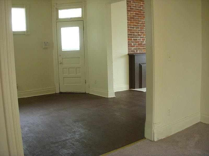 2nd image of 4018 Cuming St