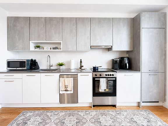 4th image of 589 E New York Ave #701