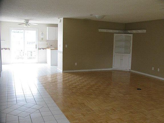 3rd image of 2500 East Dr