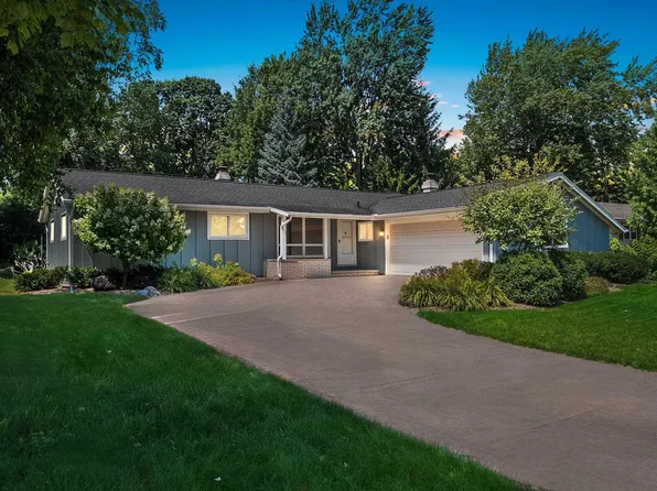 2407 S Clover Ln, Appleton, WI 54915