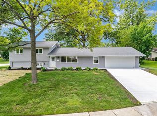 590 Durham Ct, Hoffman Estates, IL 60169