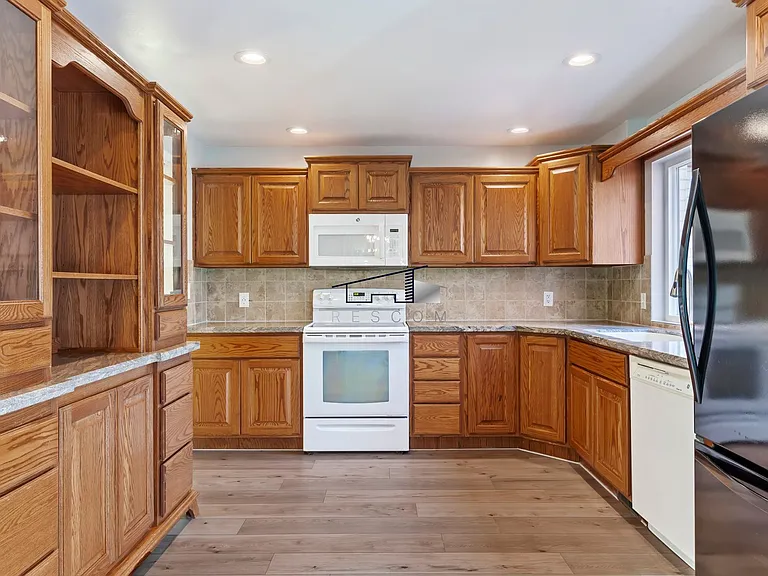 3179 Hawthorne Ave — Photo 8