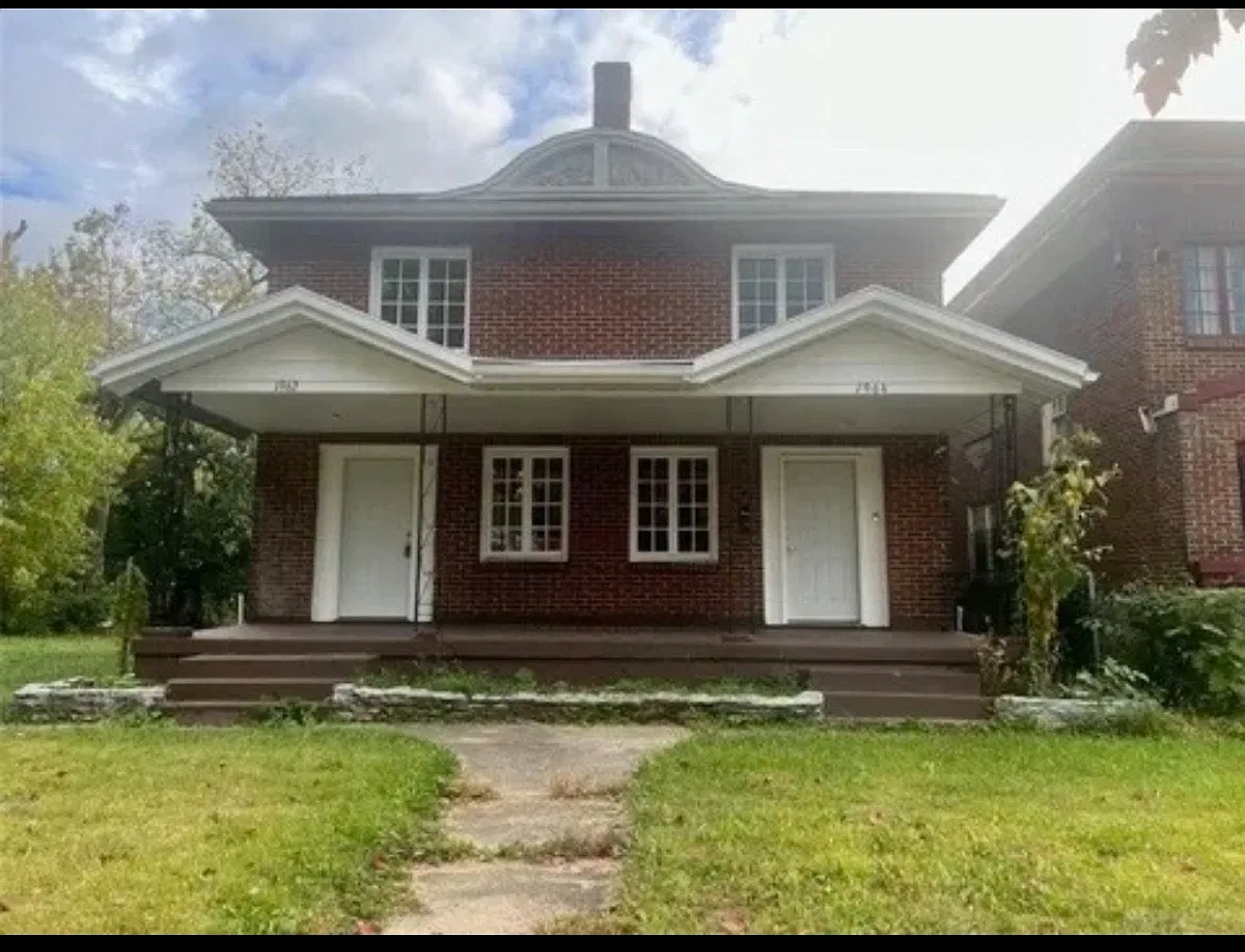 3 bed, 1200 sqft, $1,300 — Photo 3