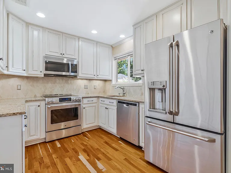 304 Patrick St SW — Photo 33