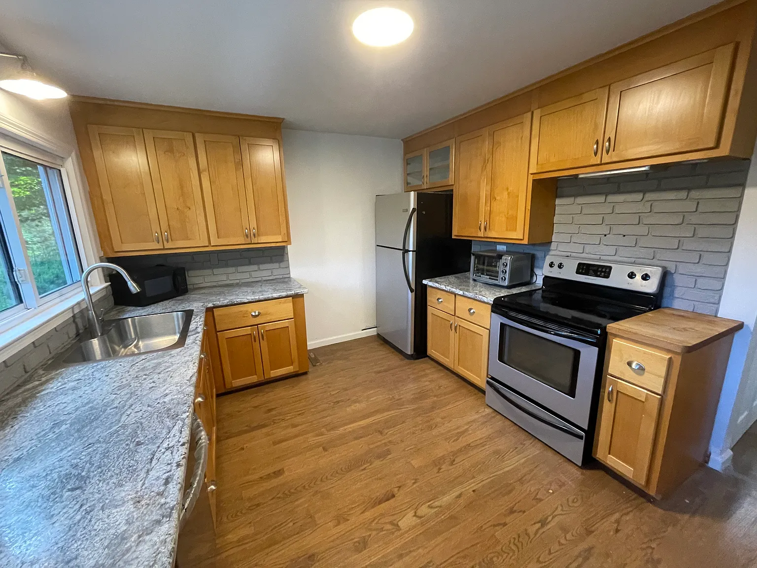 125 Colony St — Photo 3