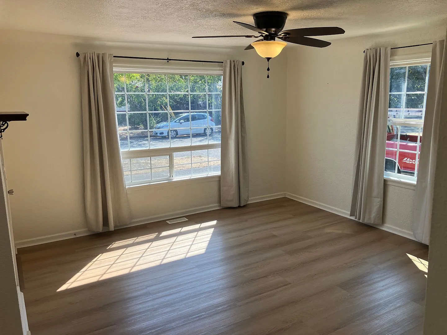 Cozy Two Bedroom Home in South Salem — Photo 3