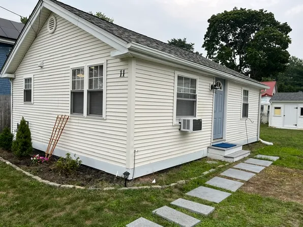 11 Leslie Ave, Barrington, RI 02806