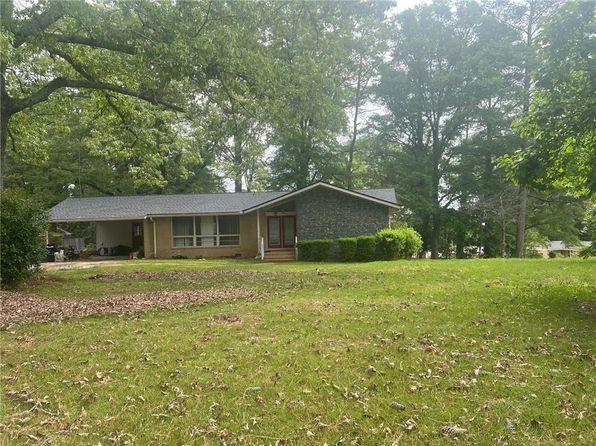 102 Summit Dr, Griffin, GA 30224