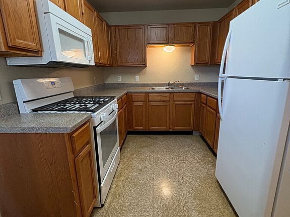 5th image of 709 W Warren St