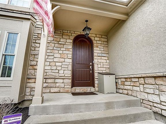 2nd image of 1422 Lemans Blvd