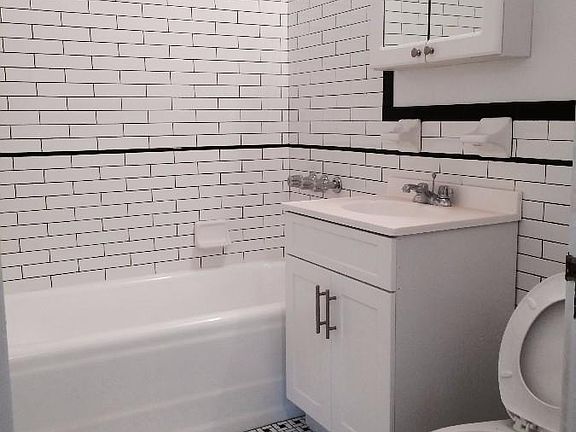 5th image of 200 W 16th St APT 7E