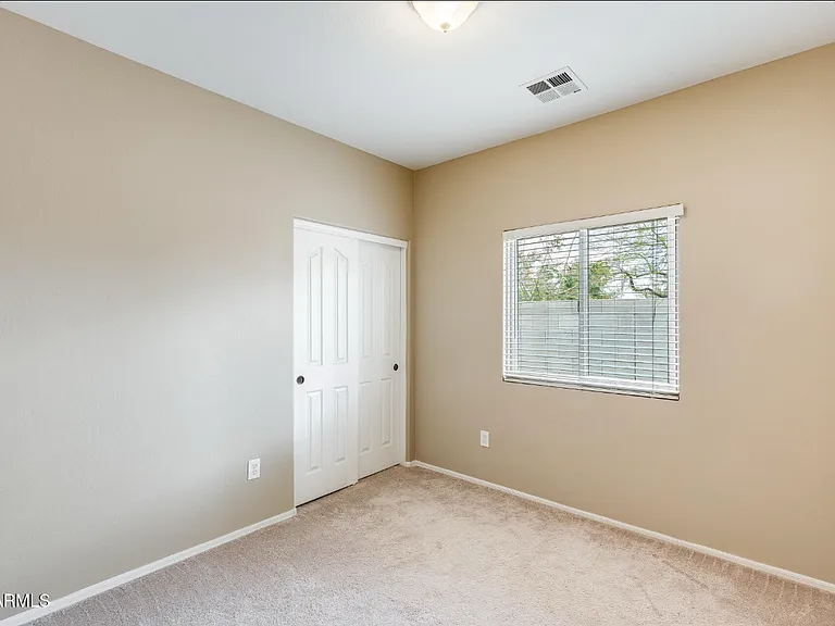 1979 N Vista Ln — Photo 11