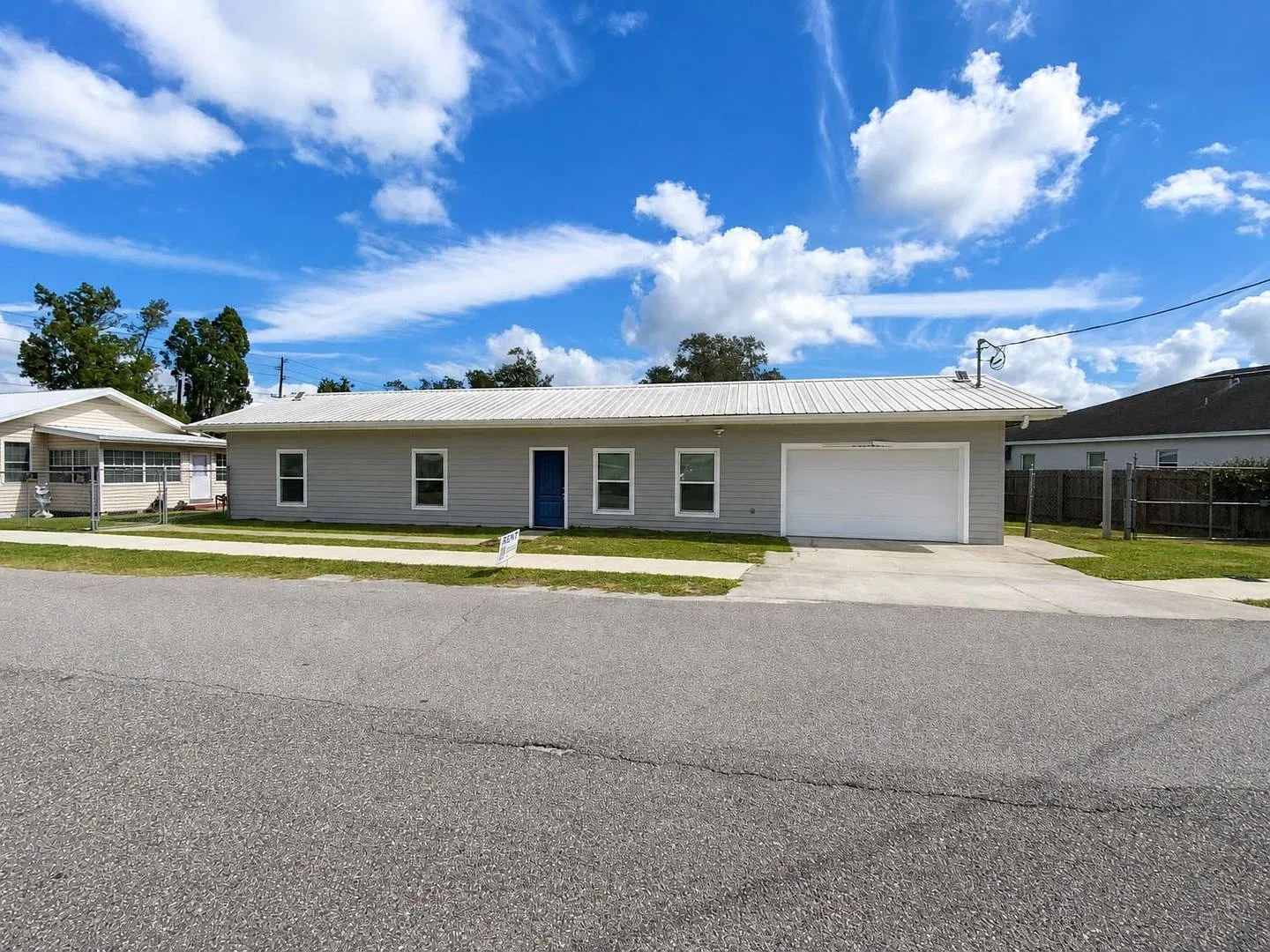 Stunning South Lakeland Rental Loaded With Upgrades Inside & Out! — Photo 2