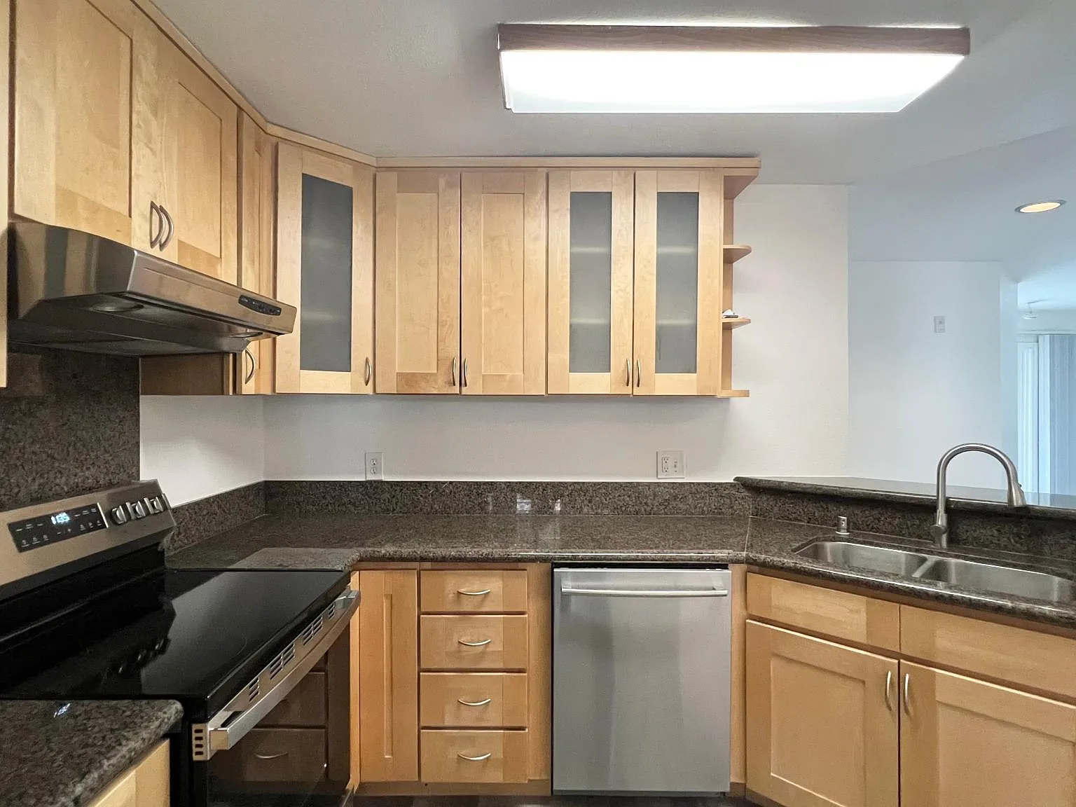 2 bed, 1037 sqft, $3,248 — Photo 4