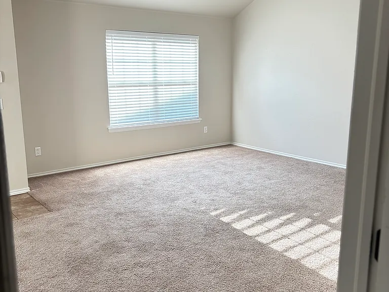 9025 SW 46th St — Photo 6