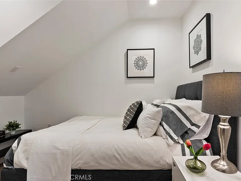 13538 Vanowen St #5 — Photo 9