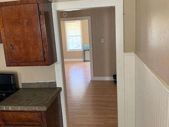 5th image of 1008 Falls St