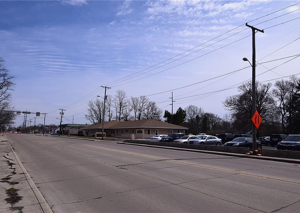 2nd image of 3200 W Jackson St