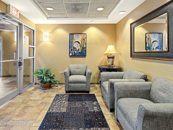3rd image of 5340 N Lowell Ave APT 502