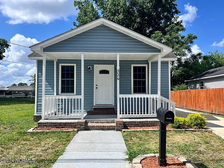 226 Tyson St — Photo 3