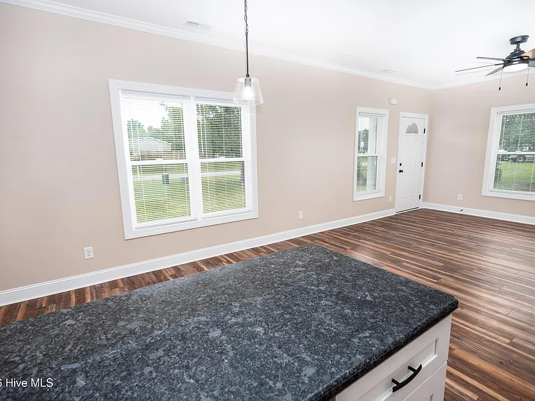 138 Macdonald Blvd — Photo 5