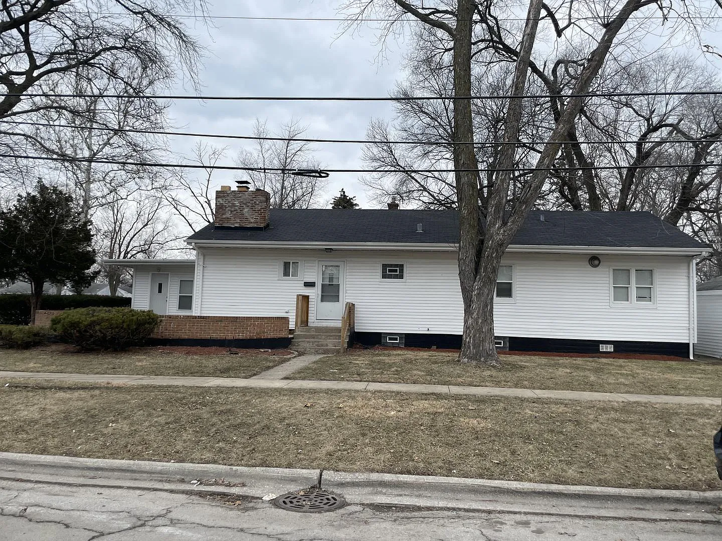 16887 Western Ave photo 1