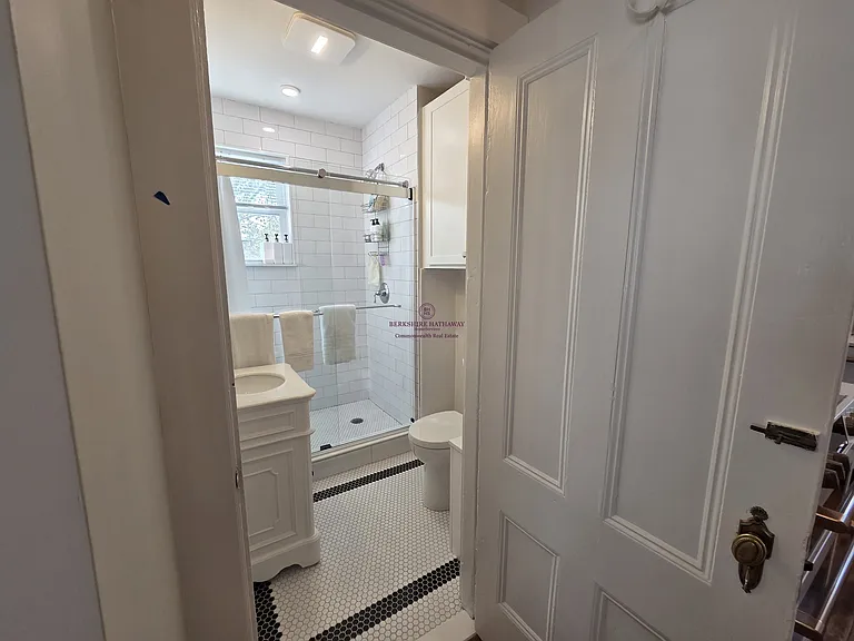 26 Clark St #B — Photo 6