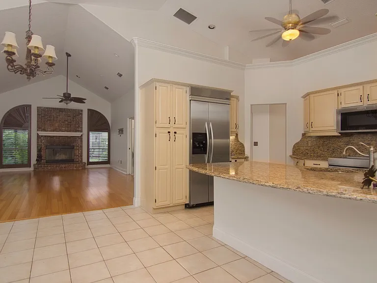 7725 Apple Tree Cir — Photo 14