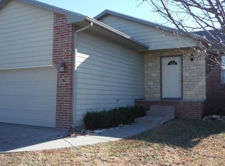 809 E Hedgewood St, Andover, KS 67002