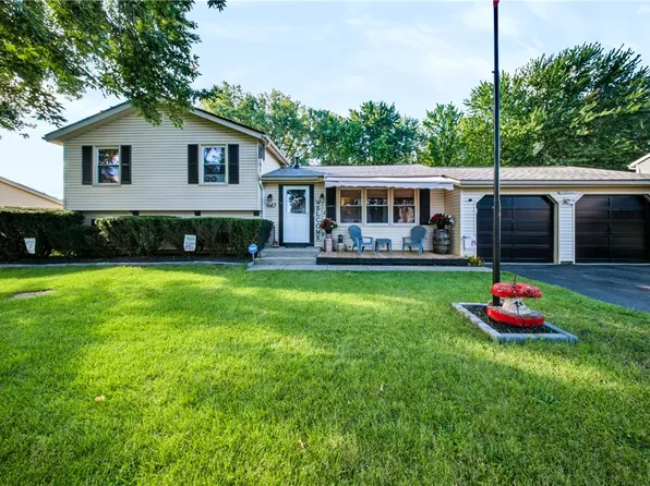 947 Copperkettle Rd, Webster, NY 14580