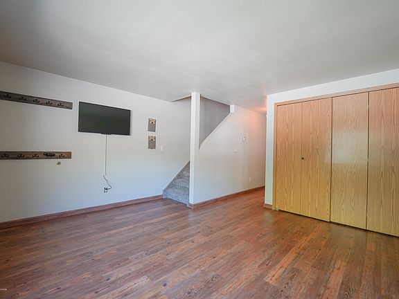 5th image of 365 N Glenwood St E