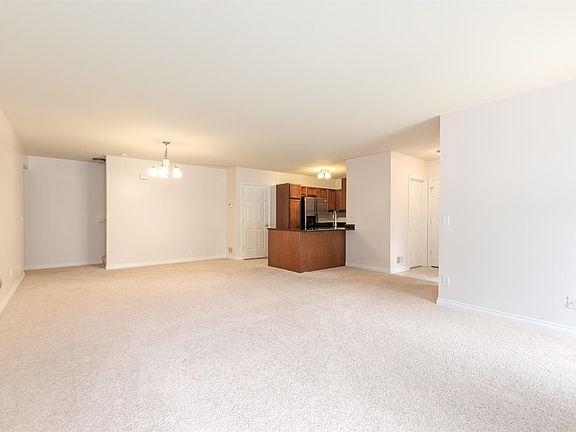 4th image of 5692 Wellesley Ln