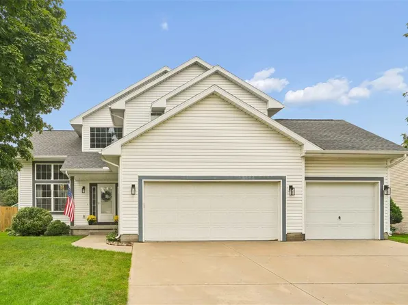 235 N 18th Ave, Hiawatha, IA 52233