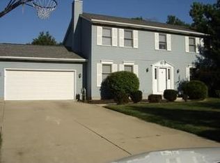 9721 Beechwood Dr, North Royalton, OH