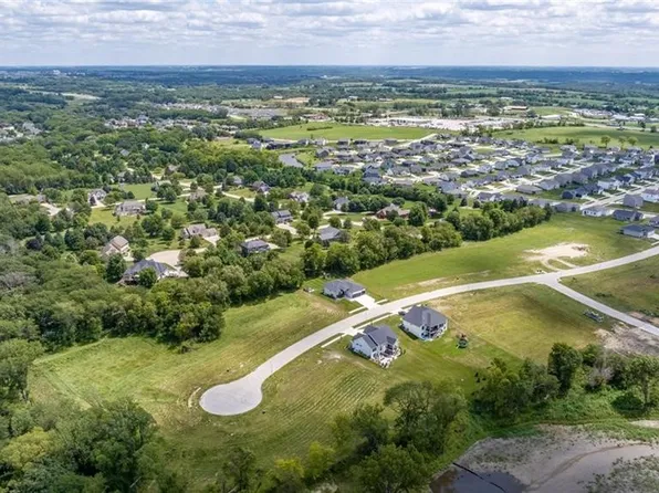 3705 Fieldstone Dr, Waukee, IA 50263