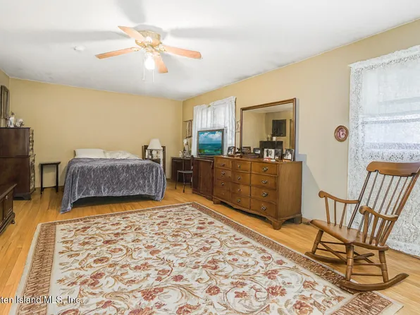 35 Shawnee Street image 19 of 24