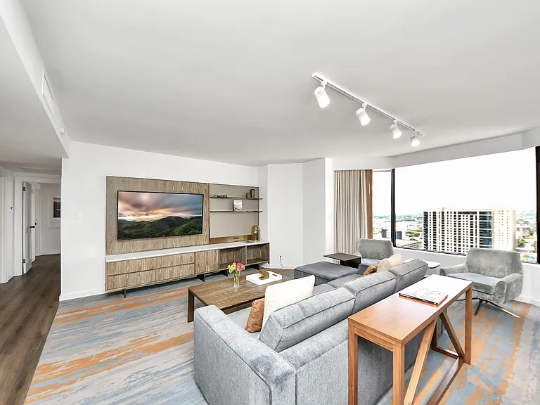 1300 Lamar St #S8 — Photo 5